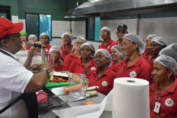 Comedores Económicos y Programa Mundial de Alimentos realizan noveno curso taller sobre “Cocina Saludable” en comedor Villa Olímpica