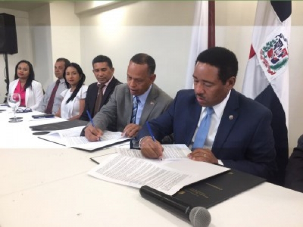 Comedores Económicos y Hospital Marcelino Vélez firman acuerdo beneficia pacientes y personal ambas entidades