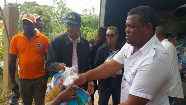 Gobierno distribuye alimentos en varias comunidades de Samaná afectadas por lluvias