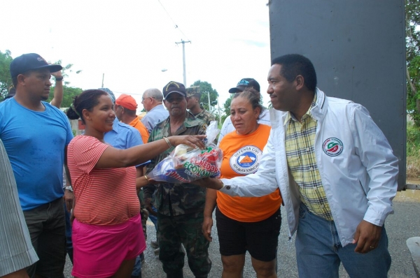 Gobierno ha distribuido más de 150 mil raciones cocidas alimentos afectados huracán María