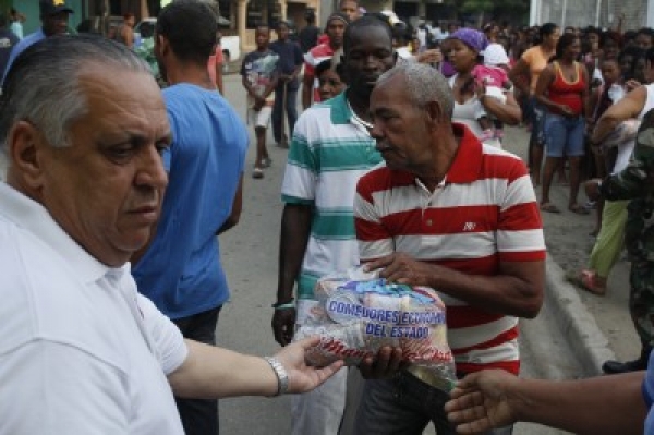 Llevan operativo de entrega alimentos a familias de sectores municipio SDO