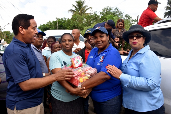 Gobierno beneficia miles de familias con distribución alimentos  en San Isidro, San Luis y Guerra