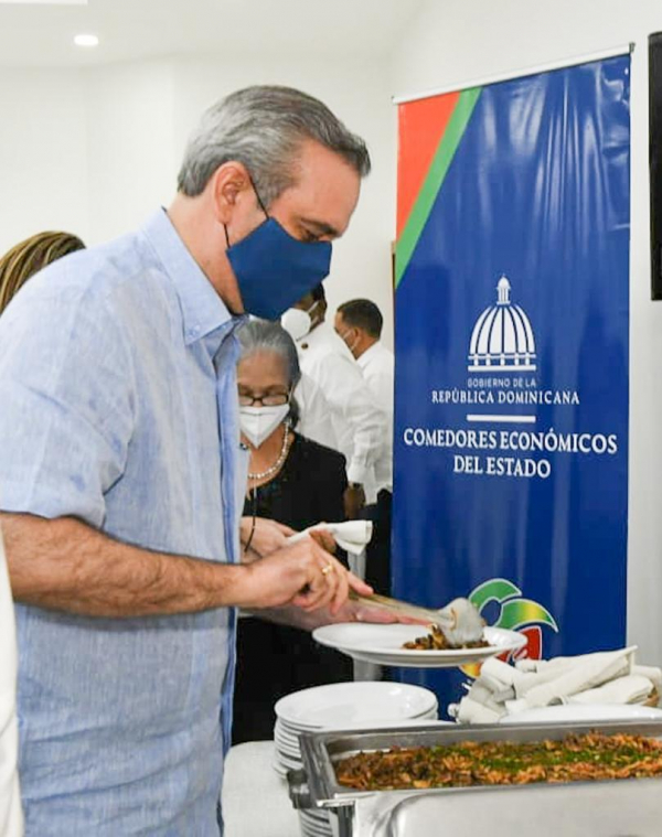 El primer mandatario, Luis Abinader Corona, sostuvo un almuerzo con los presidentes de juntas de vecinos de moca para escuchar y buscarle soluciones a sus necesidades