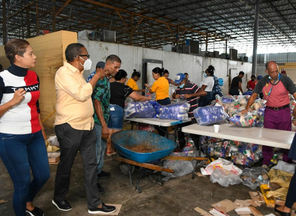 Los Comedores Económicos del Estados Dominicano asisten a Haití con más de 140 mil libras de productos secos